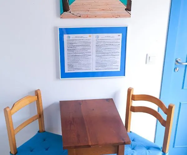 Mana Mana Youth Hostel *