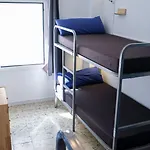 Mana Mana Youth Hostel *