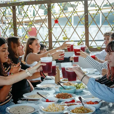 Mana Mana Youth אכסניה טוסה דה מאר